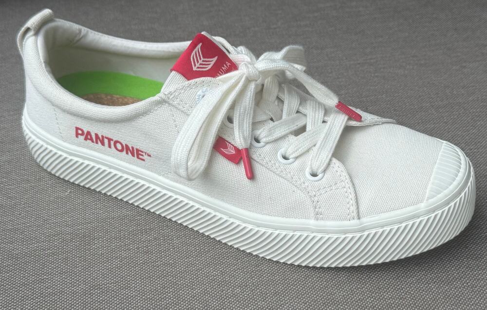 Cariuma Pantone Oca Low Canvas Sneakers Viva Magenta 8.5
